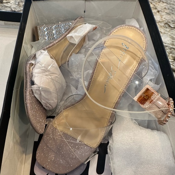 BETSEY Johnson NEW, Dressy heeled sandals ideal for a wedding or bride - Picture 7 of 7